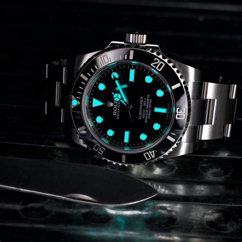 rolex submariner night glow